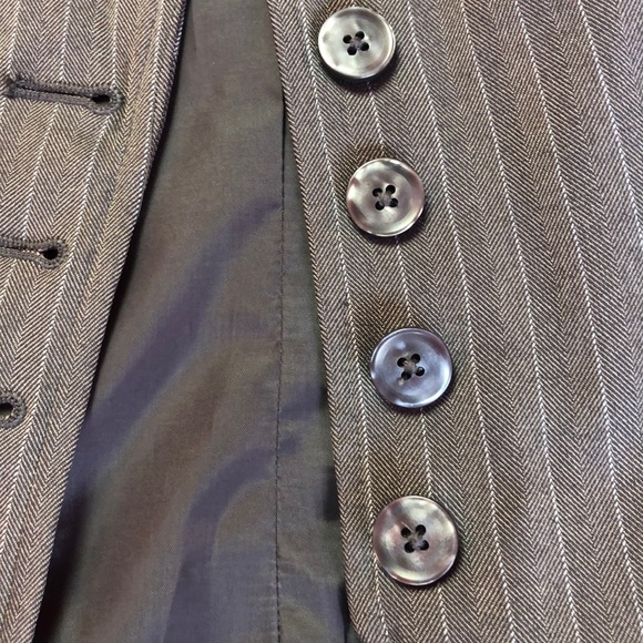 Vest - Picture 2 of 4